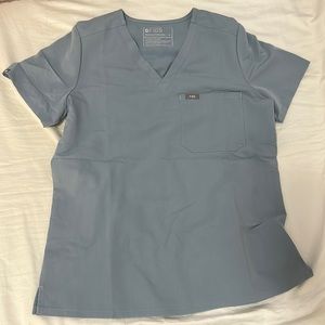 FIGS women’s Catarina one pocket scrub top in size small DUSTY BLUE